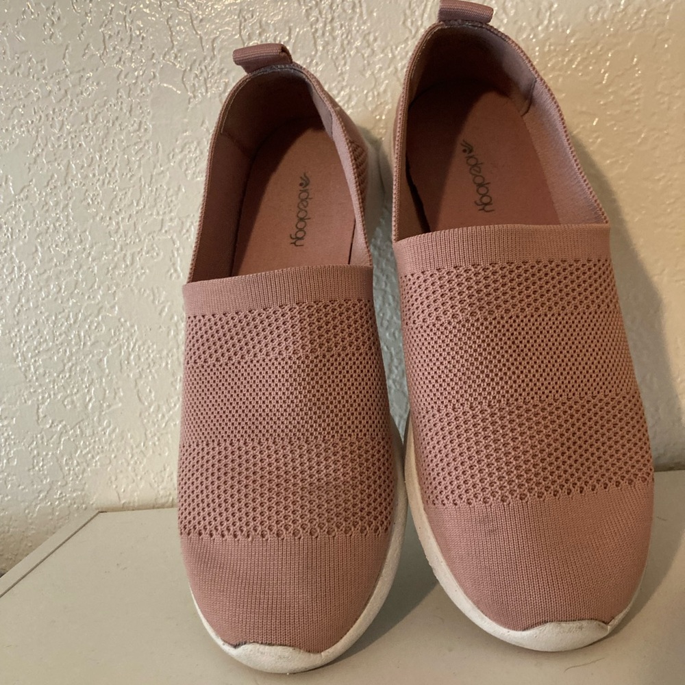 Ideology Mauve Slip on sneakers
